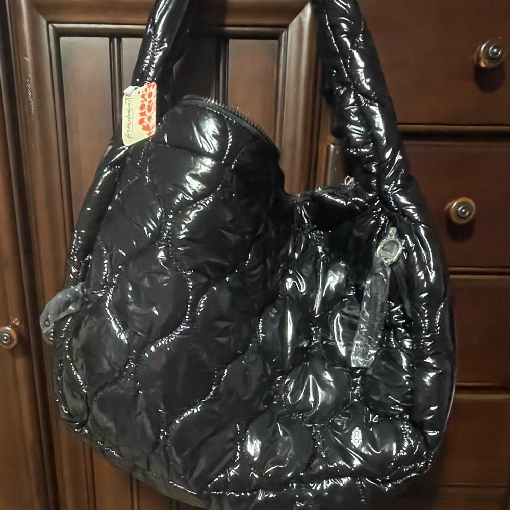 NWT- Free People Black Surplus Shine Carryall Bag
Style No: 86486214